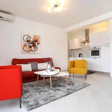 Apartment With Parking Space Mastrinka - Ciovo - 23789